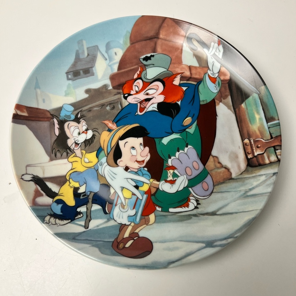 3 of 6 PINOCCHIO COLLECTABLE PLATE